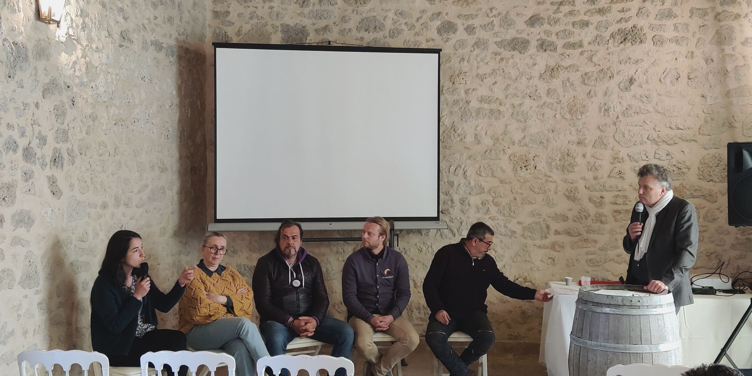 Les 4 intervenants de la conférence lors d'un Atelier lors de la Journée viticulture durable passons à l'action