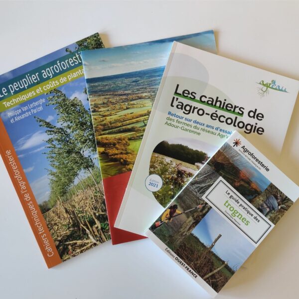 Plusieurs ouvrage sur l'agroforesterie : guides techniques, ouvrages règlementaires