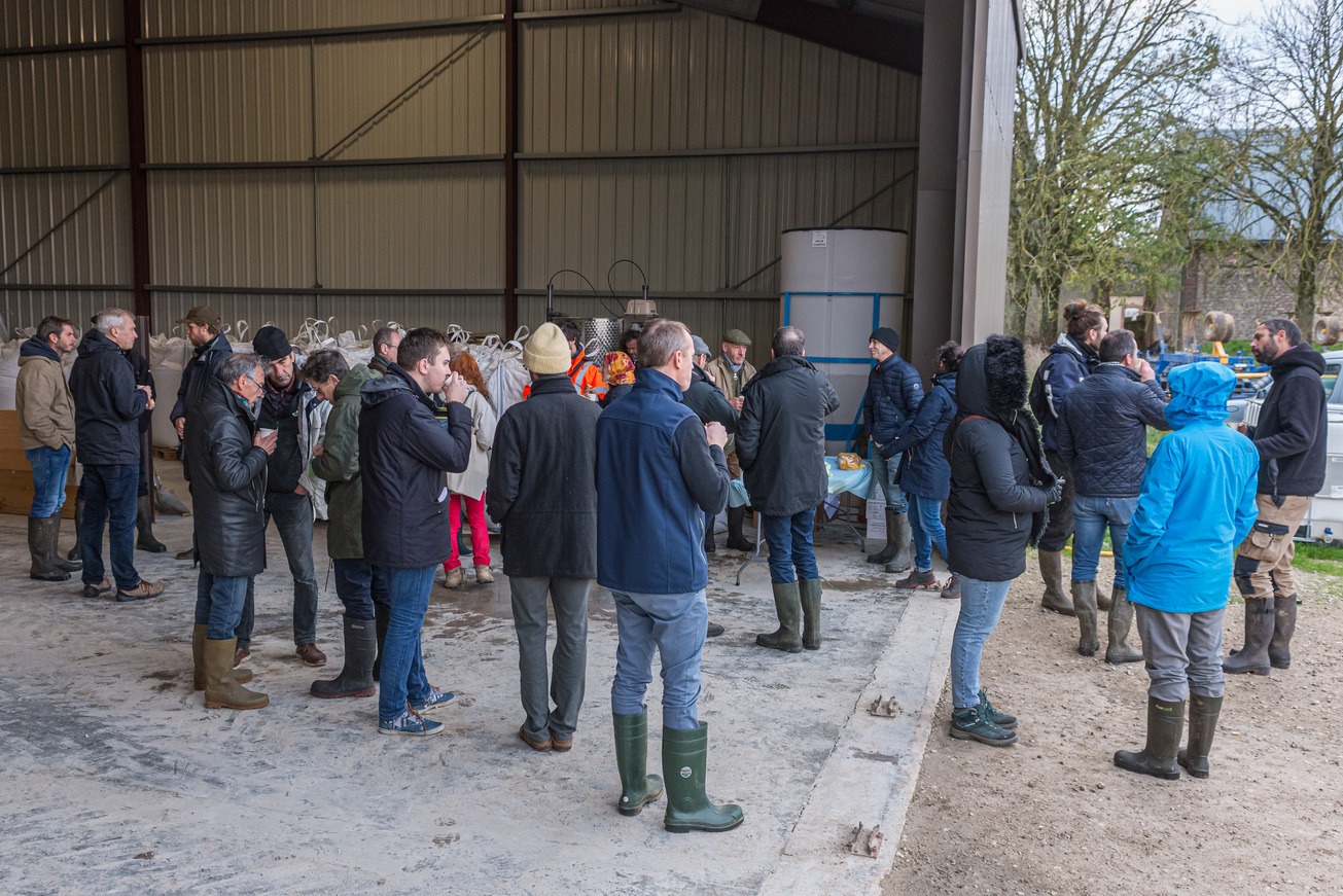 accueil chez Yves Gauthier pour la visite de ferme