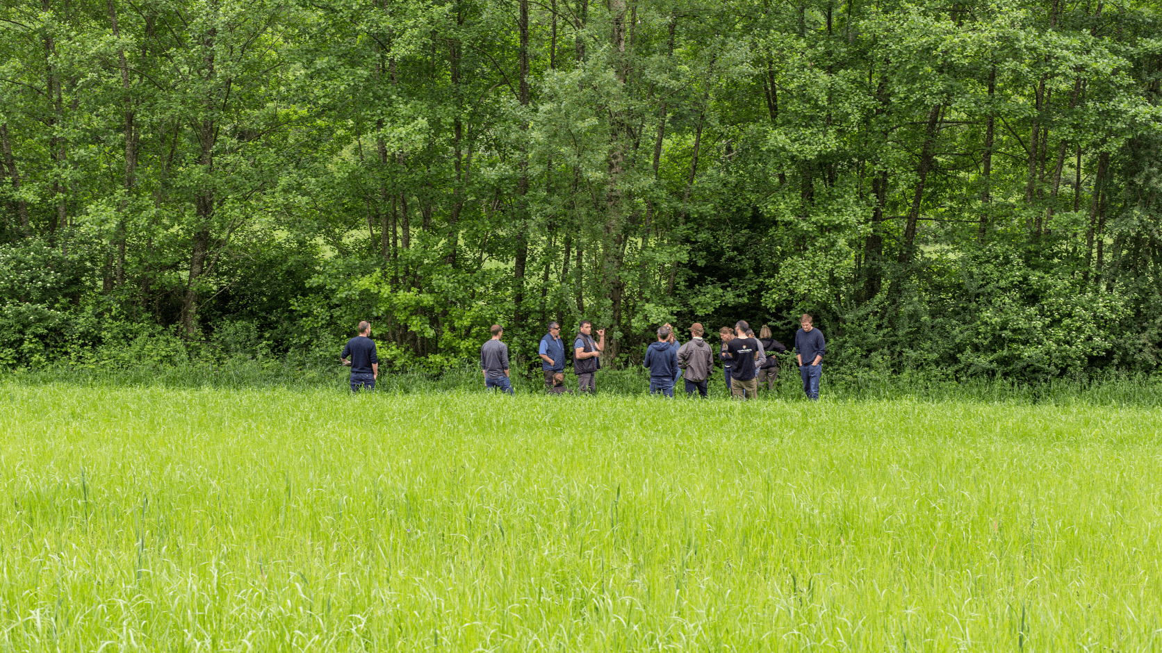 Les apprenants de l'EFA sur le terrain dans le Gers.