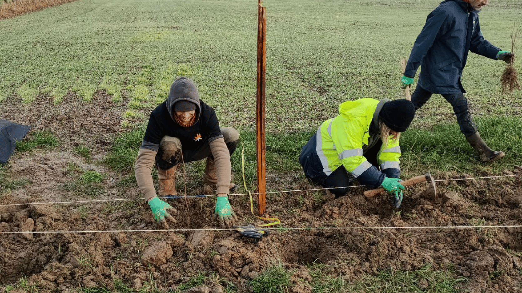 Plantation dans la Meuse pour les apprenants de l'EFA.