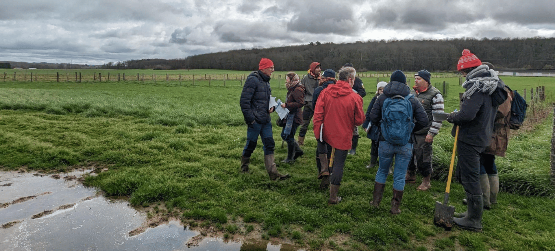 Groupe des stagiaire de l'EFA sur le terrain