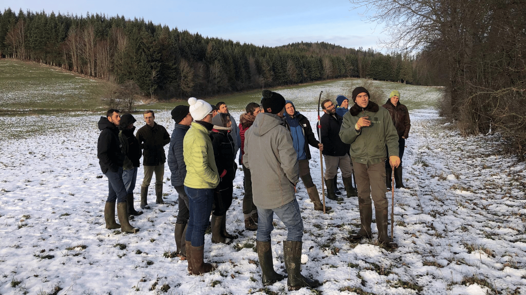 Groupe en formation sur le fourrage ligneux.