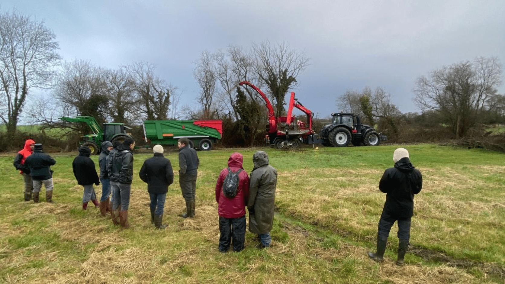 Groupe devant un chantier de gestion