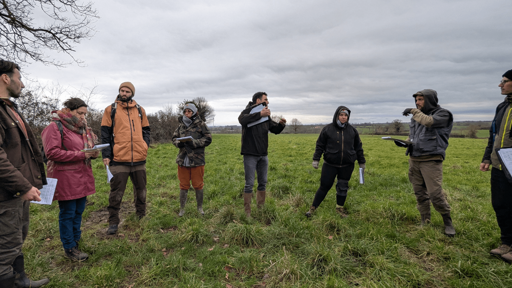 Groupe dans un champ