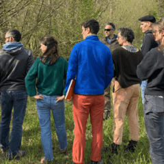 Groupe stagiaires avec formateur sur le terrain