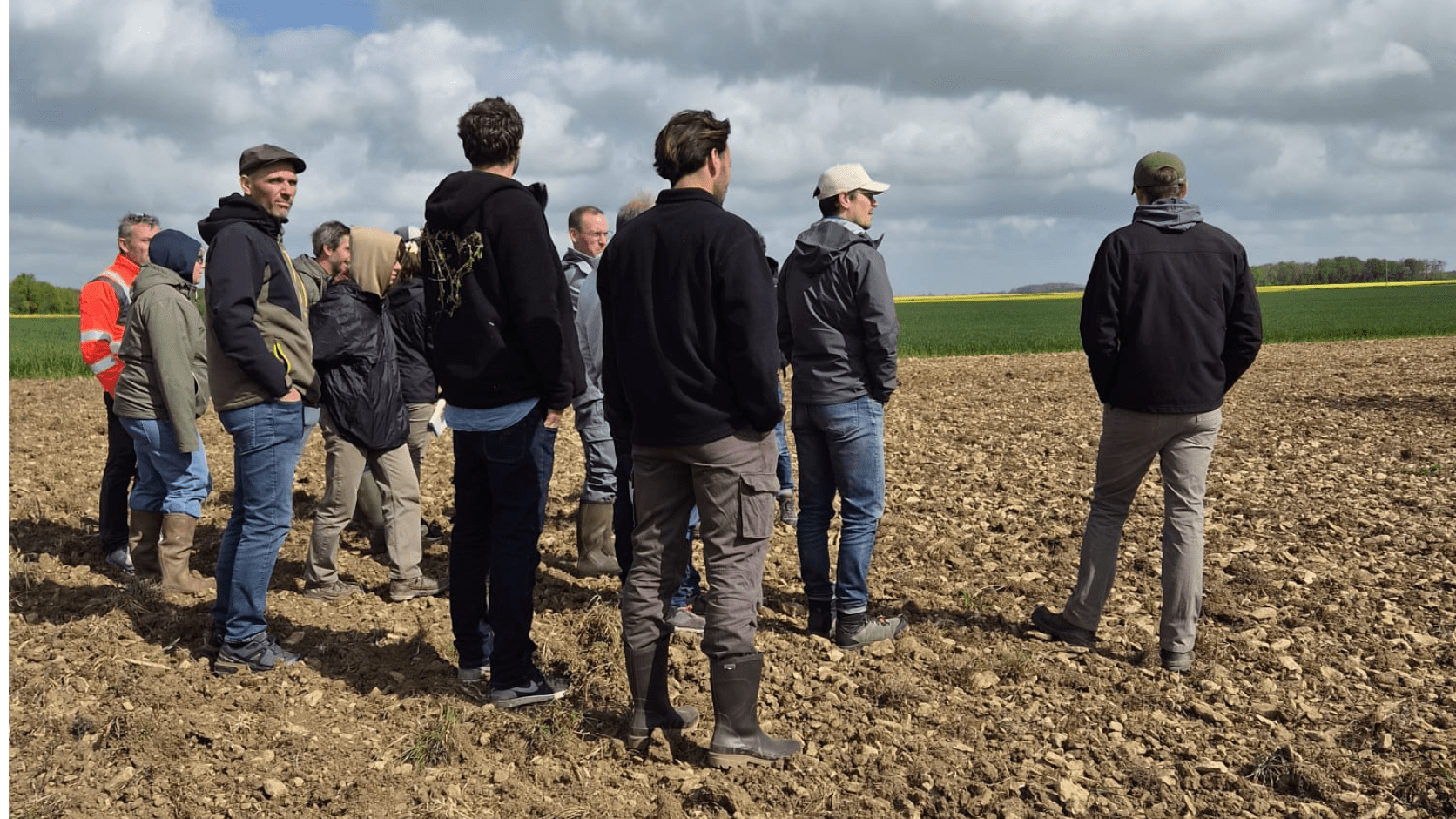 Groupe dans un champ